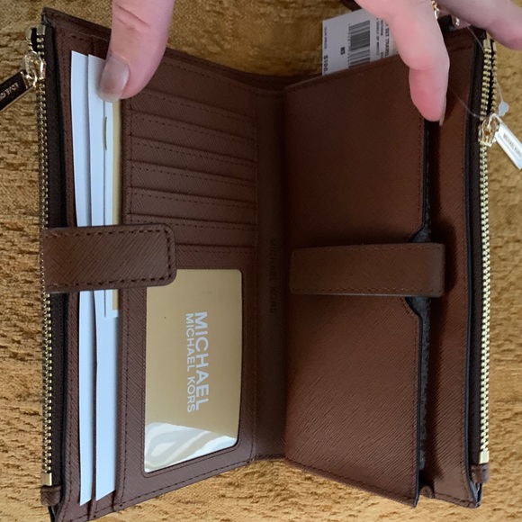 MICHAEL KORS DOUBLE ZIP WRISTLET JETSET IN BROWN/ACORN. TECH WALLET NEW W/TAGS - Picture 3 of 14